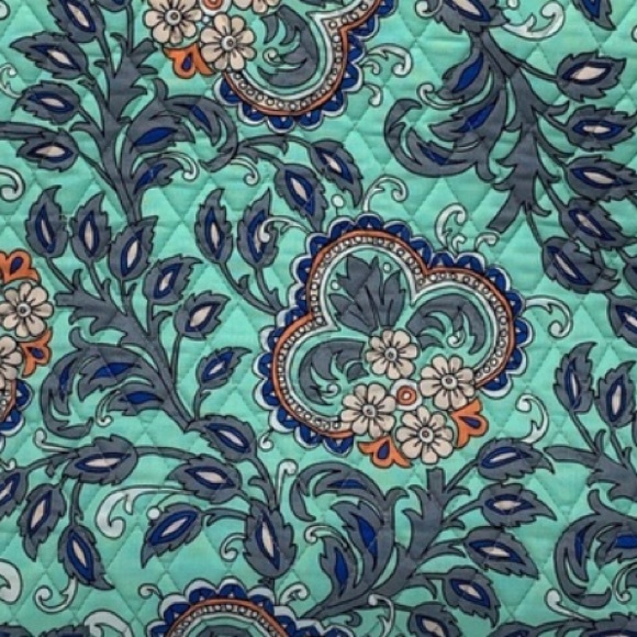 🎉CLOSET CLEAROUT🎉 NWT Vera Bradley Blanket - Picture 4 of 4